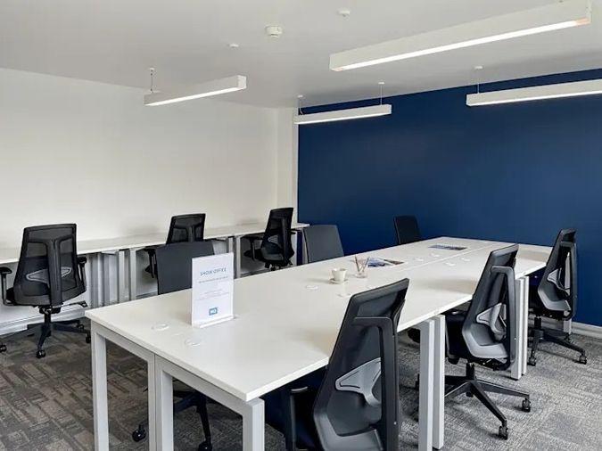picture Office for rent with modern coworking space, Blue Chips Thonglor Building. Inside is a modern lobby that opens up to a contemporary office space. - 4/9