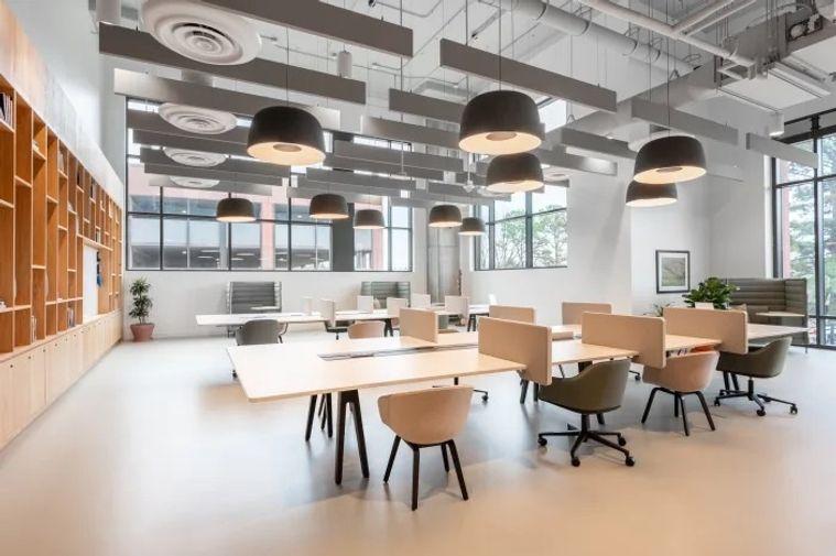 picture Service office for rent at Metropolis Samrong. Fully equipped and ready-to-use.  A complete office solution designed to support your business needs. - 1/10