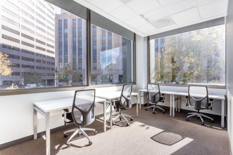 picture Office for rent in AIA Capital Center building, panoramic view, with office equipment that allows you to start working immediately. - 1/10