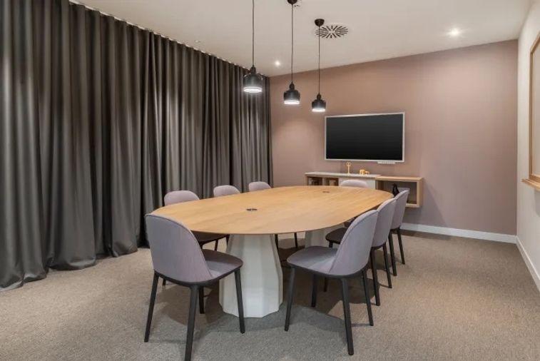 รูป เซอร์วิสออฟฟิศให้เช่า ที่เดอะเมโทรโพลิส สำโรง  พร้อม Coworking  ห้องประชุม ห้องฝึกอบรม ห้องสัมมนา พื้นที่โต๊ะทำงานหมุนเวียน พร้อมให้บริการอย่างครบครัน - รูปที่ 2/10