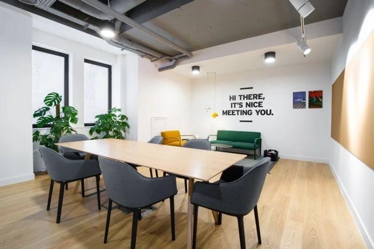 รูป เซอร์วิสออฟฟิศให้เช่า ที่เดอะเมโทรโพลิส สำโรง  พร้อม Coworking  ห้องประชุม ห้องฝึกอบรม ห้องสัมมนา พื้นที่โต๊ะทำงานหมุนเวียน พร้อมให้บริการอย่างครบครัน - รูปที่ 1/10