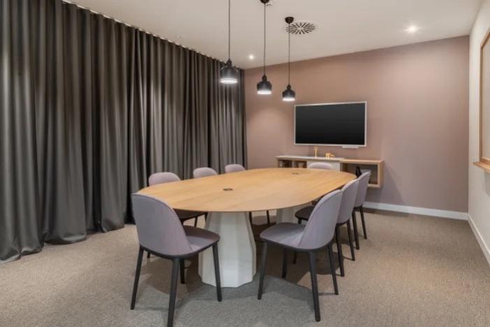 รูป เซอร์วิสออฟฟิศให้เช่า ที่เดอะเมโทรโพลิส สำโรง  พร้อม Coworking  ห้องประชุม ห้องฝึกอบรม ห้องสัมมนา พื้นที่โต๊ะทำงานหมุนเวียน พร้อมให้บริการอย่างครบครัน - รูปที่ 5/10