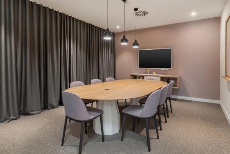 picture Service office for rent at Metropolis Samrong. Fully equipped and ready-to-use.  A complete office solution designed to support your business needs. - 5/10
