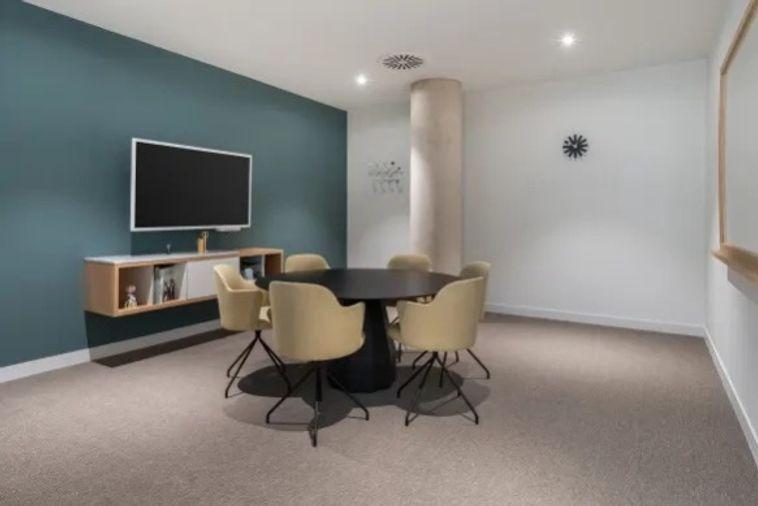 picture Serviced office for rent at Harbor Mall in downtown Chonburi, located near Laem Chabang Port. Fully equipped with modern office facilities. - 4/11