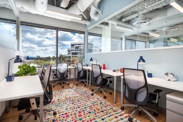 picture Serviced Office for Rent at S.P. Building, Ari Area Modern and stylishly designed, serviced office offers a full range of professional workspaces. - 4/10