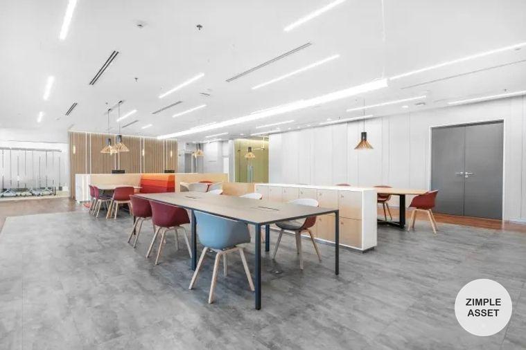 picture Offices for rent in Bhiraj Tower at Bitec and join multinationals at this prestigious address. With on-site parking and a location next to BTS Bangna - 1/11