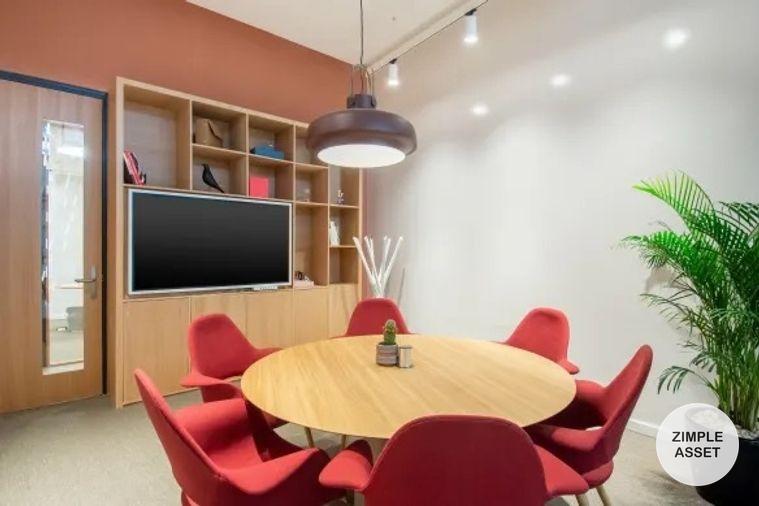 รูป เซอร์วิสออฟฟิศให้เช่า ที่The Office Plus ในตัวเมืองเชียงใหม่ ย่านใจกลางธุรกิจ ส่วนหน้าอาคารแบบเปิดโล่งที่ให้ทัศนียภาพที่ชัดเจนในพื้นที่ทำงานแบบไดนามิก - รูปที่ 4/11