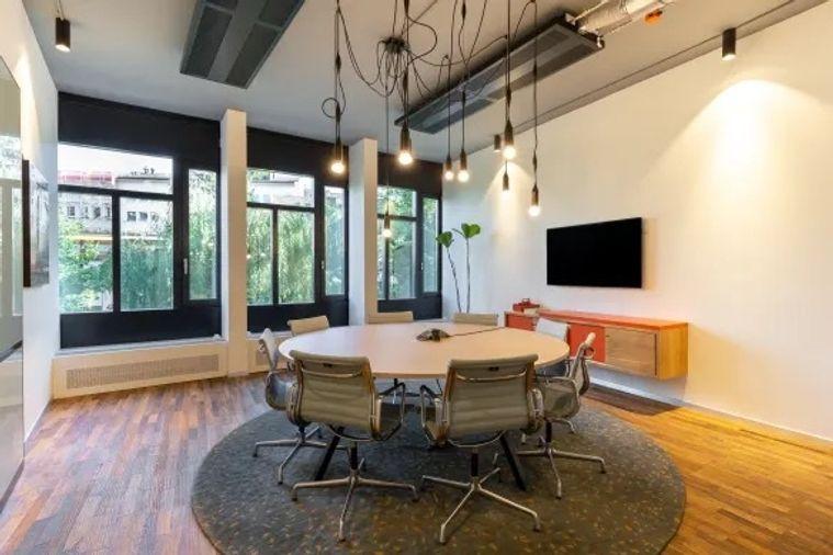 picture Serviced office for rent at Harbor Mall in downtown Chonburi, located near Laem Chabang Port. Fully equipped with modern office facilities. - 3/11