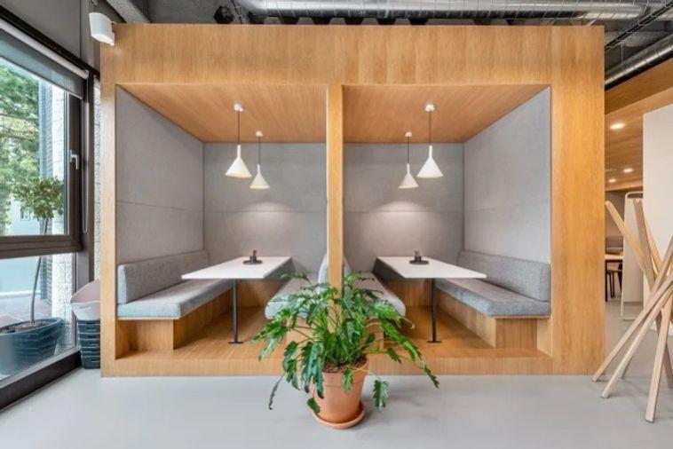 picture Serviced Office for Rent at S.P. Building, Ari Area Modern and stylishly designed, serviced office offers a full range of professional workspaces. - 7/10