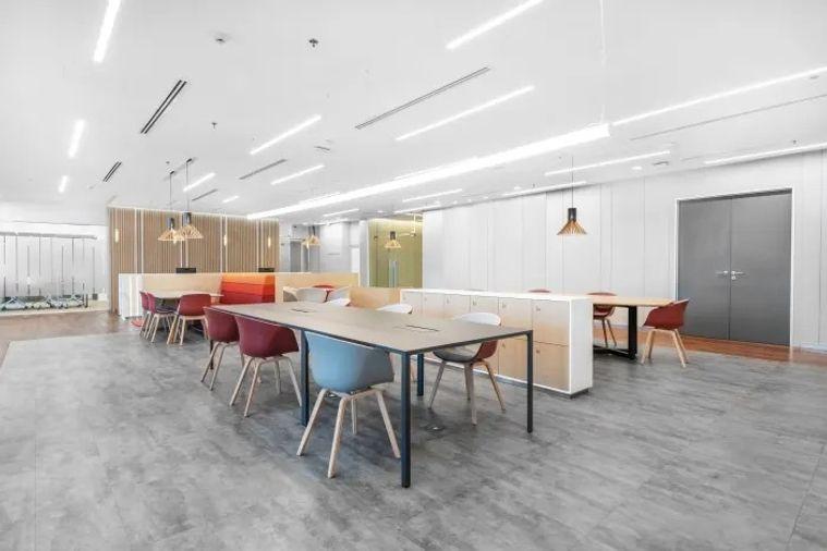 picture Offices for rent in Bhiraj Tower at Bitec and join multinationals at this prestigious address. With on-site parking and a location next to BTS Bangna - 9/11