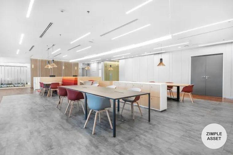 picture Offices for rent in Bhiraj Tower at Bitec and join multinationals at this prestigious address. With on-site parking and a location next to BTS Bangna - 9/11
