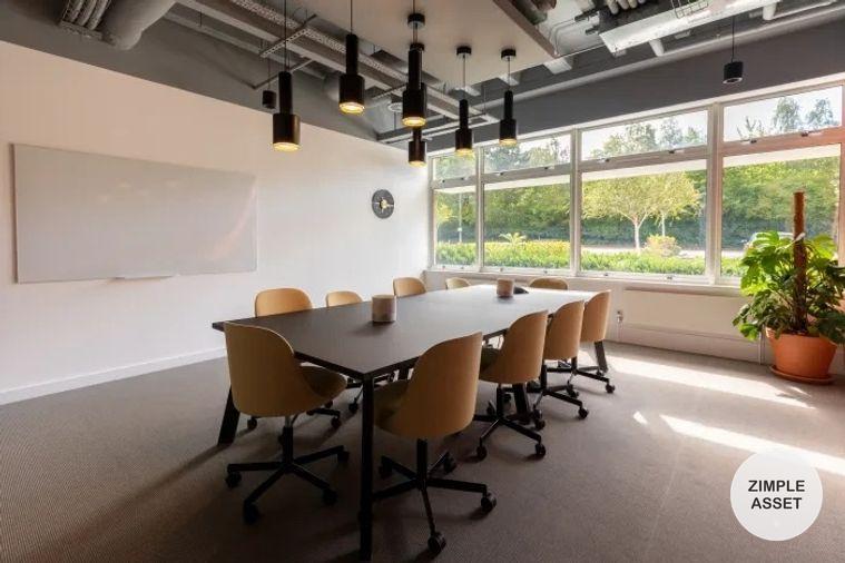 picture Serviced Office for Rent at S.P. Building, Ari Area Modern and stylishly designed, serviced office offers a full range of professional workspaces. - 2/10