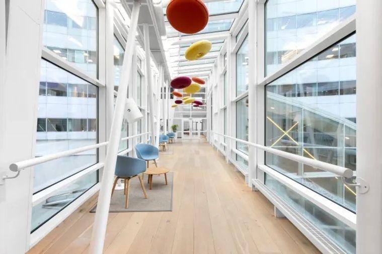 picture Serviced Office Space for Rent at Supalai Icon Sathorn. Fully serviced office offers a turnkey solution for businesses. With a prime CBD location. - 9/11