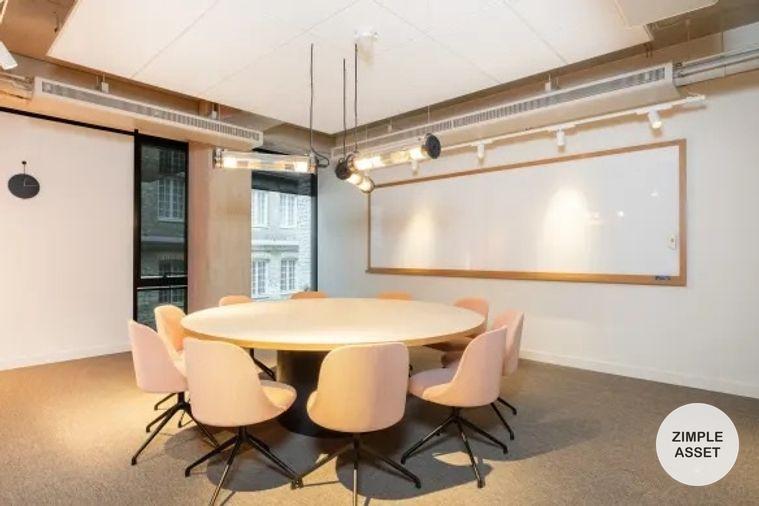 รูป เซอร์วิสออฟฟิศให้เช่า ที่The Office Plus ในตัวเมืองเชียงใหม่ ย่านใจกลางธุรกิจ ส่วนหน้าอาคารแบบเปิดโล่งที่ให้ทัศนียภาพที่ชัดเจนในพื้นที่ทำงานแบบไดนามิก - รูปที่ 7/11