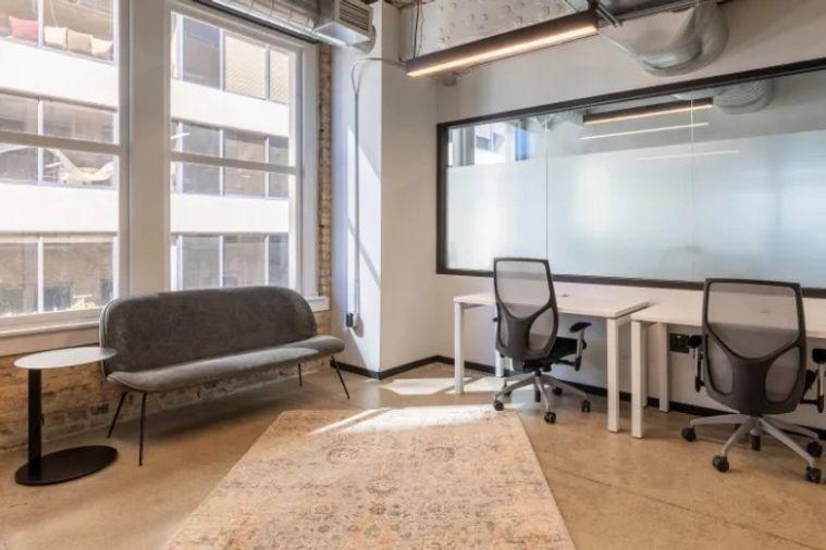 picture Office space for rent on the 16th floor of Bangna Tower, 3 km from Suvarnabhumi. The space features modern interior design. - 7/11