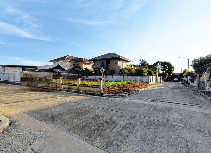 picture Call : 064-789-4792 Land For Sale - 1/10