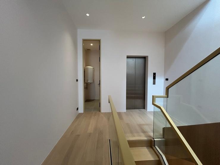 รูป Vi Ari (วี อารีย์) บ้านเดี่ยวสูง 3.5 ชั้นระดับ Super Luxury “ใจกลางอารีย์”  - รูปที่ 8/10