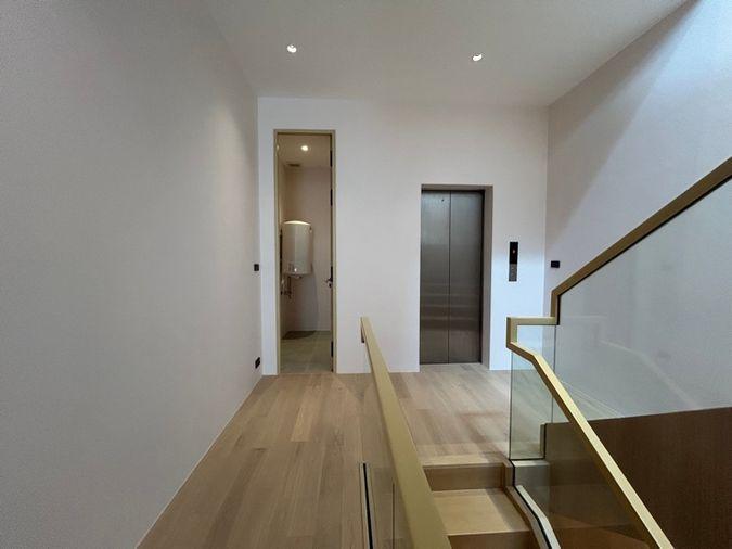 รูป Vi Ari (วี อารีย์) บ้านเดี่ยวสูง 3.5 ชั้นระดับ Super Luxury “ใจกลางอารีย์”  - รูปที่ 8/10