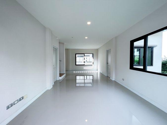 รูป ขาย บ้านเดี่ยว เซ็นโทร บางนา กม.7 ใกล้ Mega Bangna - รูปที่ 4/13