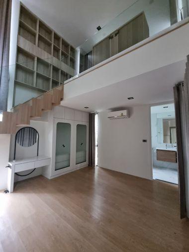 picture House for sale, Rama 9 Soi 41, Suan Luang    3 Storeys    Size 52 square wah - 48/64