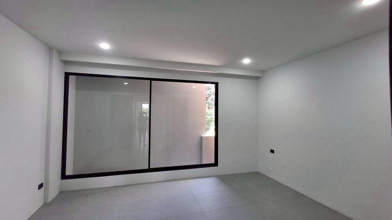 รูป ขายอาคารพาณิชย์ 3 ชั้น ตึกใหม่ สไตล์โมเดิร์น ใกล้โรงเรียนอัสสัมชัญศรีราชา  - รูปที่ 11/17