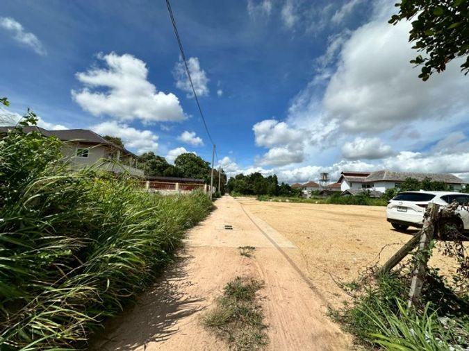 รูป ขายที่ดินศรีราชา แปลงสวย ทำเลงาม ใกล้กับโครงการหมู่บ้านมากมาย  - รูปที่ 3/19