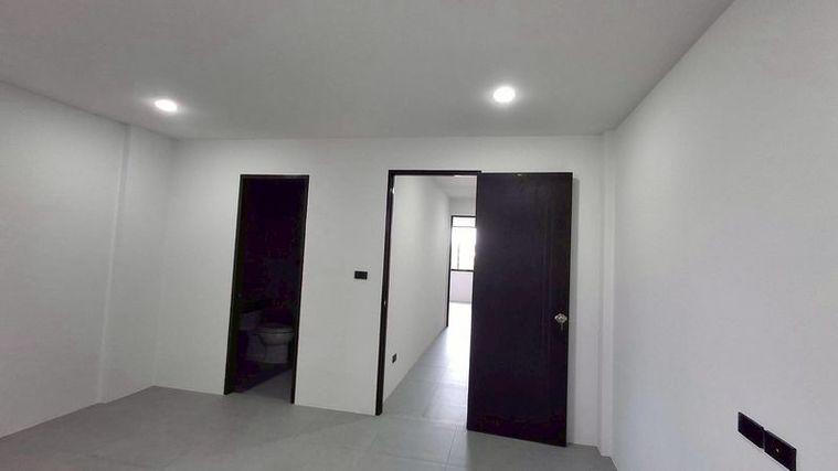 รูป ขายอาคารพาณิชย์ 3 ชั้น ตึกใหม่ สไตล์โมเดิร์น ใกล้โรงเรียนอัสสัมชัญศรีราชา  - รูปที่ 14/17