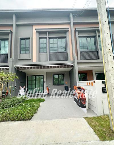 รูป A68-055   ขายทาวน์โฮมใหญ่  ชาโตว์ วิลเลจ เวสต์เกต – บ้านกล้วย  สวยครบ 3นอน บ้านใหม่✨ - รูปที่ 1/17