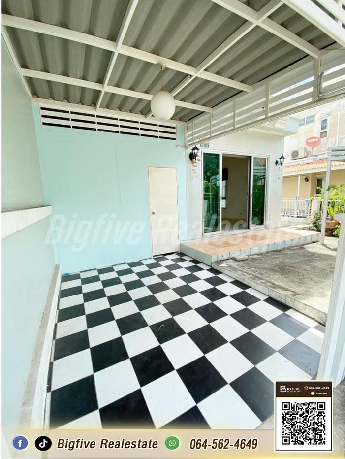 รูป  A68-057   ขายขาดทุนทาวน์เฮ้าส์ หมู่บ้านประภาทรัพย์ 4 หลังมุม มีพื้นที่ด้านข้าง ใกล้รถไฟฟ้า พร้อมระบบโซล่าเซลล์ พร้อมอยู่✨ - รูปที่ 2/15