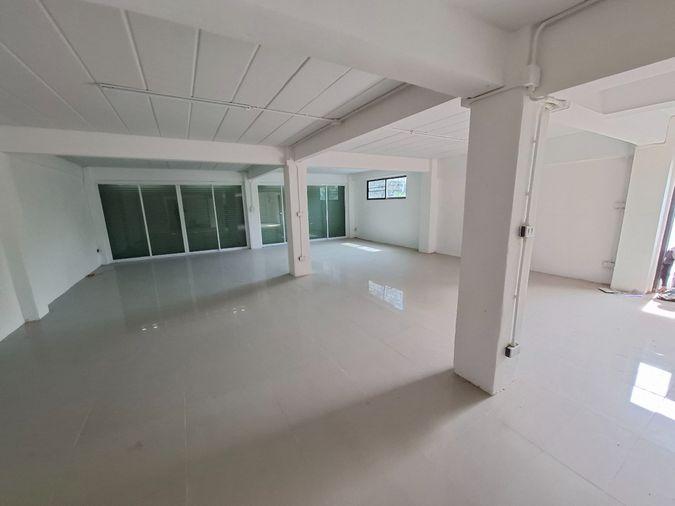 รูป ขายด่วน! อาคารพาณิชย์-สำนักงาน 4 ชั้น 2 คูหาทะลุถึงกัน (ใกล้สนามบินดอนเมือง) ทำเลดี ติดถนน ซอย ประชาอุทิศ 13 ดอนเมือง ราคา 7,900,000 บาท) - รูปที่ 3/25
