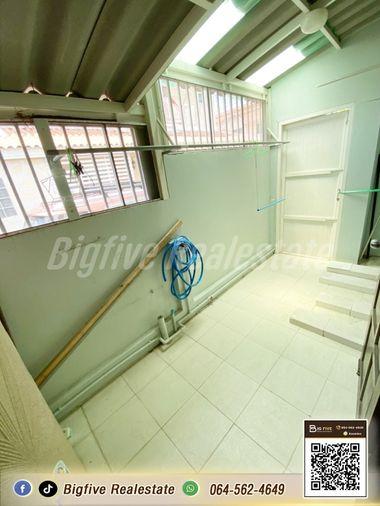 รูป  A68-057   ขายขาดทุนทาวน์เฮ้าส์ หมู่บ้านประภาทรัพย์ 4 หลังมุม มีพื้นที่ด้านข้าง ใกล้รถไฟฟ้า พร้อมระบบโซล่าเซลล์ พร้อมอยู่✨ - รูปที่ 9/15