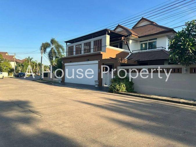picture Large detached house for rent, luxury style, in The Boulevard Village, Sriracha, Chonburi - 1/17