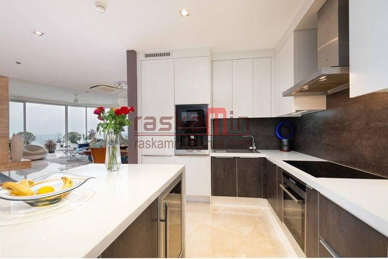 picture For Sale: The Cove Condominium – Luxurious 3-Bedroom with Stunning Ocean View - 7/16