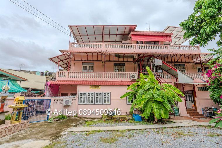 รูป ขายด่วน! บ้านเดี่ยว 154 ตรว. พร้อมกิจการโฮมสเตย์มีใบอนุญาต สร้างรายได้ทันที! เดินถึง MRT สิรินธร 500 ม. ใกล้สะพานซังฮี้ - รูปที่ 2/26