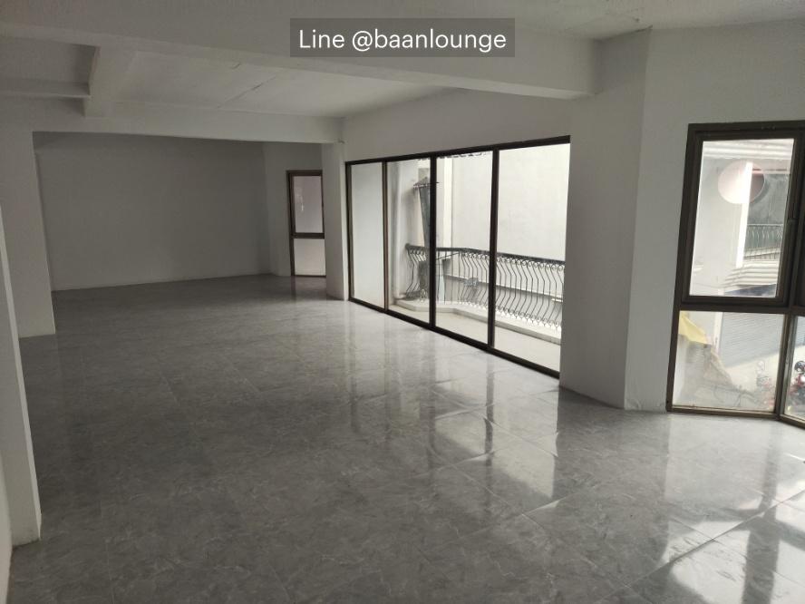 picture Rent space on Witthayu Road behind Rolex Watch Center - 10/19