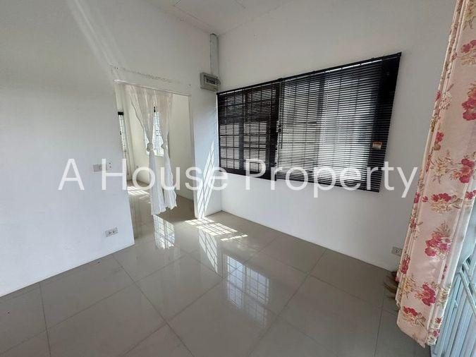 picture Second-hand detached house for sale, Pattaya area, Soi Phonpraphanimit 32, Bang Lamung, Chonburi - 10/16