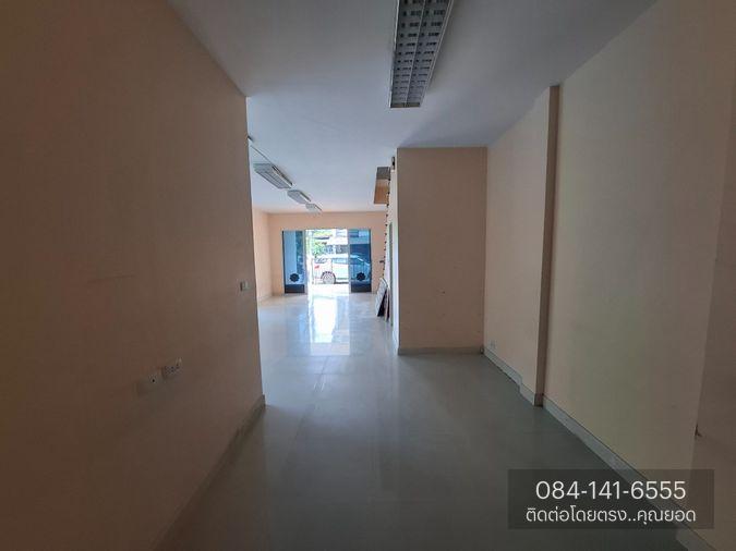 รูป ทาวน์เฮ้าส์ 2 ชั้น โครงการ วิสต้า อเวนิว เพชรเกษม 81 หลังมุม บ้านพร้อมอยู่ ติดสวนส่วนกลางด้านหน้าโครงการ หนองแขม กรุงเทพ (ราคาถูก! 2,900,000 บาท) - รูปที่ 13/24