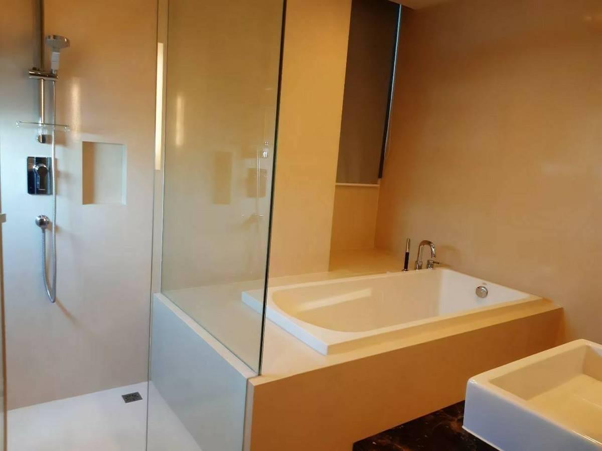 picture Hyde Sukhumvit  3 bedrooms, 3 bathrooms 2 small balconies 105 sq m - 19/20