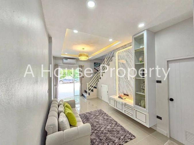 รูป ขายทาวน์โฮมพัทยา 2 ชั้น ทำเลดี บรรยากาศร่มรื่น ใกล้ฟาร์มม้าแคระ - รูปที่ 3/14
