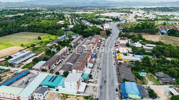 รูป ขายที่ดินใกล้สวนเสือ ศรีราชา แปลงสวย รายล้อมด้วยโครงการหมู่บ้าน - รูปที่ 9/10