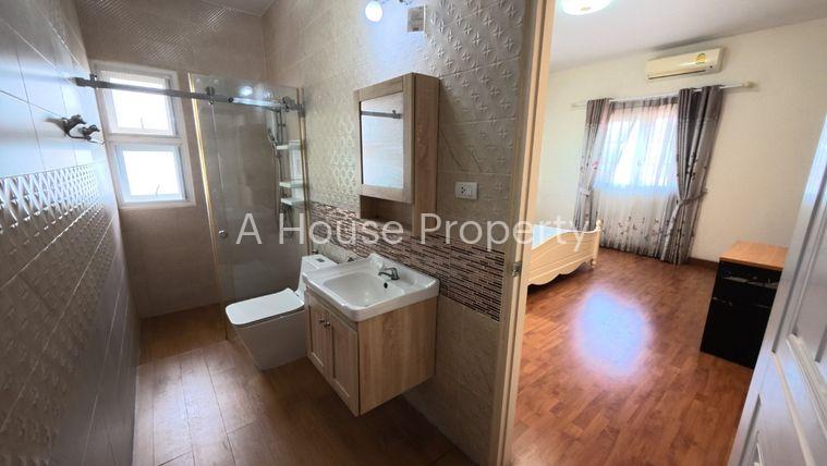 รูป Luxury Home ใกล้ชายหาดบางแสน ทำเลพรีเมียม ตกแต่งพร้อมเข้าอยู่ - รูปที่ 10/22