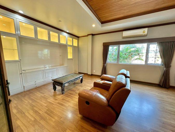 รูป Luxury Home ใกล้ชายหาดบางแสน ทำเลพรีเมียม ตกแต่งพร้อมเข้าอยู่  - รูปที่ 3/22