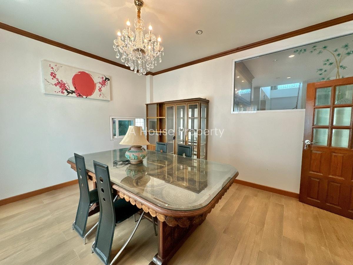 รูป Luxury Home ใกล้ชายหาดบางแสน ทำเลพรีเมียม ตกแต่งพร้อมเข้าอยู่ - รูปที่ 6/22