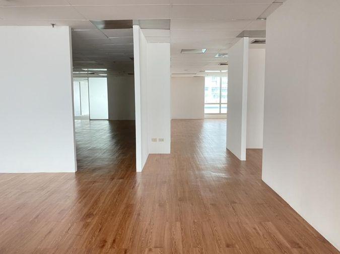 picture Office for rent on Si Phraya Road - 2/9