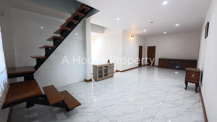 รูป Luxury Home ใกล้ชายหาดบางแสน ทำเลพรีเมียม ตกแต่งพร้อมเข้าอยู่ - รูปที่ 15/22