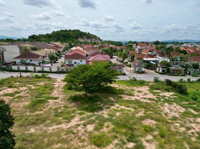 picture Beautiful land plot for sale in Sriracha, community area, opposite Manirin Place Village. - 5/11