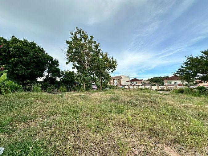 picture Beautiful land plot for sale in Sriracha, community area, opposite Manirin Place Village. - 9/11