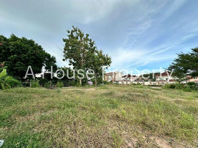 picture Beautiful land plot for sale in Sriracha, community area, opposite Manirin Place Village. - 9/11
