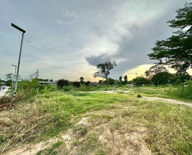 picture Beautiful land plot for sale in Sriracha, community area, opposite Manirin Place Village. - 7/11