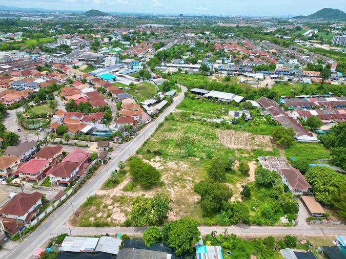 picture Beautiful land plot for sale in Sriracha, community area, opposite Manirin Place Village. - 4/11